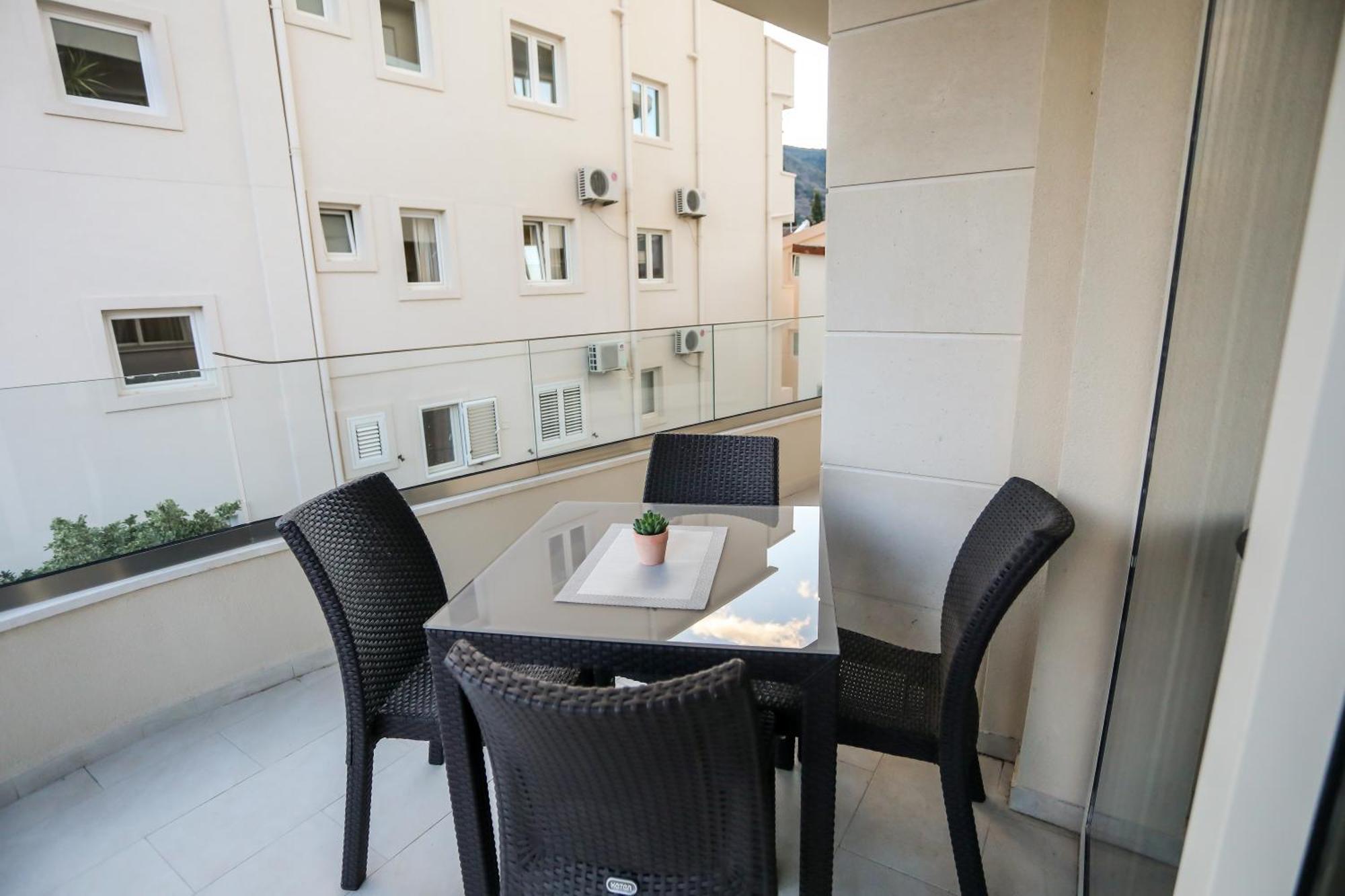 Montesun Boka Apartments Budva Ruang foto
